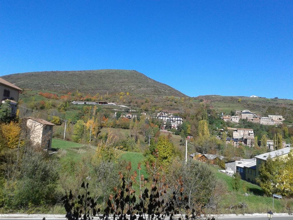 Apartamentos Turisticos Batlle Laspaúles Buitenkant foto
